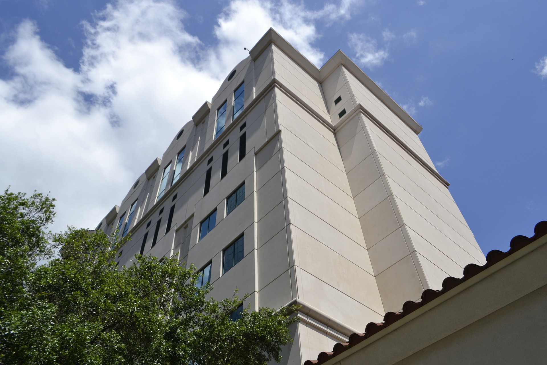 medical-school-3322123_1920